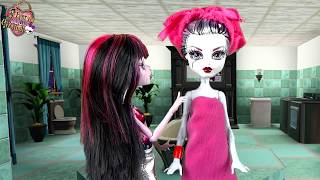 EVER AFTER HIGH vs MONSTER HIGH