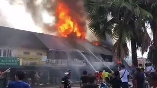 Tiga rumah kedai terbakar di Pasar Lambak