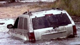 Джип застрял в грязи! Бездорожье и джип чероки