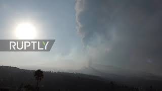 Spain: Smoke and ashes envelop La Palma as eruption continues