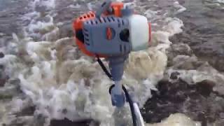 Лодочный мотор Carver 3 л.с. тащит 5 метровый катамаран против течения.