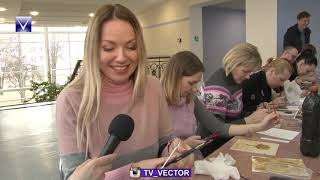 Художник из Петербурга Виталий Касаткин рисует живописные картины нефтью!