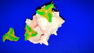 Треугольные серьги из бисера. Volumetric triangular beaded earrings.
