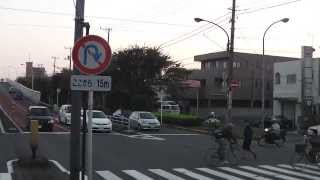 2013/11/05 白バイ隊員信号無視の車両を追いかけるかとカメラ構えたら路地に引っ込んだ 環七大杉二丁目交差点 HONDA VFR800P