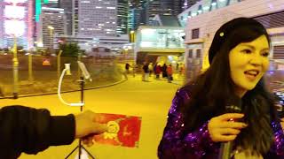 1月23日週四晚 ?{小紅??團隊}在中環碼頭,廣場為Fans 好友演唱?。現送上一曲~愛在夕陽下?。-