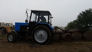 Трактор МТЗ 82.1 на вспашке огородов