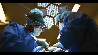 Animação grafica de como ocorre uma cirurgia de mudança de sexo