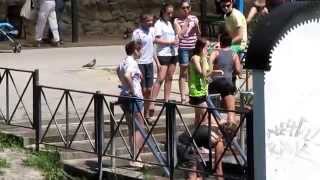 девушки купаются в источнике мокрые майки girls and wet T-shirts