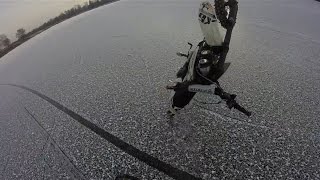 Ледяной прохват на пит байке ( на питбайке на шипах ) / riding on the ice on pitbike on spikes