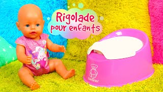 Vidéo drôle. Le Mime apprend à Baby Born à aller sur le pot.