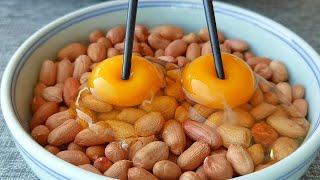 【小穎美食】花生米里打2雞蛋，吃一次就忘不了，做法特別簡單，年夜飯吃著香