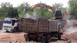 รีวิว excavator caterpillar 320d2 ขุดลูกรัง ใส่ สิบล้อ กับ ยี่สิบสองล้อ ครับ EP.1074