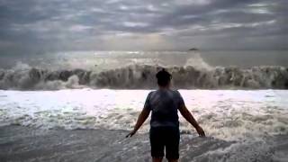 Дагомыс. волны на берегу Черного моря