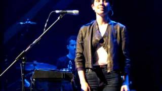 Tegan and Sara - Banter about parents' divorce/old folks home, S not a comedian (London)