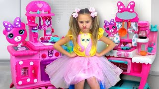 Sasha play with Minnie Toy Cafe and Ice Cream Truck