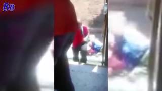 Мужик ЖЁСТКО ВЫВАЛИЛСЯ из Общественного ТРАНСПОРТА