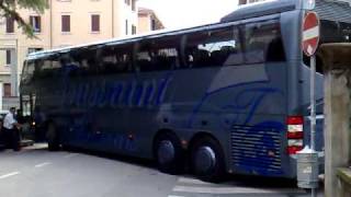 Autobus Gran Turismo in Via Verolin Cazzato a Padova