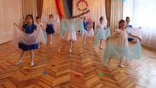 Танец "Тучи в голубом". ДОУ №8 "Малыш" г. Шахтерск, Украина