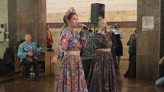 Фолк-модерн группа «Иван да Марья» спели "Калинку" в метро Екатеринбурга