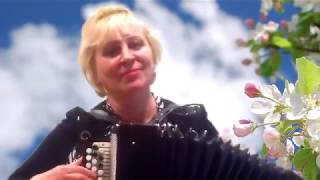 На пригорочке╰❥Послушайте, как ПОЁТ под БАЯН эта озорная ОЧАРОВАШКА! ❤️❤️❤️ Russian folk song!