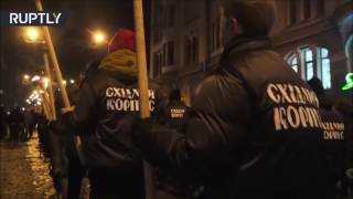 'Death to the enemies!'׃ Ultra nationalist Azov battalion stages torch lit march in Kharkov, Ukraine