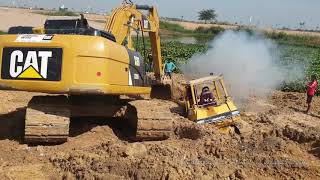 អាប៊ុលជាប់ផុងក្នុងភក់ - bulldozer stuck in deep mud & recovery