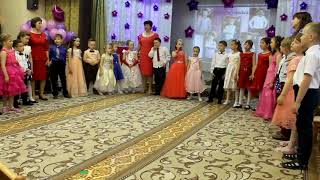 Выпуск 2018 Песня "Три ангела хранителя детей" муз.руководитель Смирнова Е.Ю.