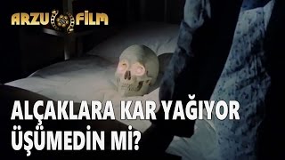 Hababam Sınıfı Tatilde - Alçaklara Kar Yagıyor Üşümedin Mi?