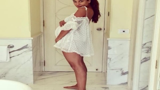 In Graphics: Lisa Haydon Knows How To Rock Maternity And These Bikini Pictures Are Proofs