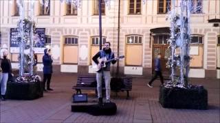 Уличные Музыканты Классно играет на Гитаре и Красиво Поет Агата Кристи