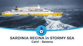 Mare in tempesta, nave traghetto per la Corsica