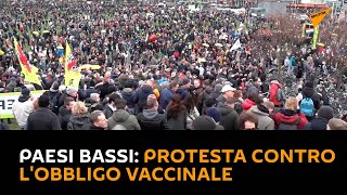 Paesi Bassi: protesta contro l'obbligo vaccinale