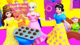 Snow White 7 Dwarfs Princesses Castle Cottage Toy Review