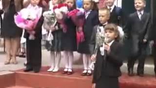 Девочка поет - мальчик танцует. Танцующий мальчик видео. Мальчик 1 сентября