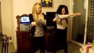 Niia Hall et Andrea Kashalena Gagnam Style