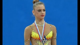 Глаза заплаканные! Пытавшаяся уйти из жизни гимнастка дала первый комментарий. У нее истерика