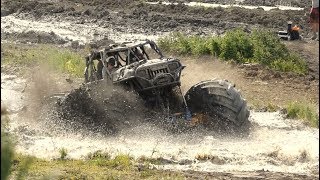 Mud Bogger with MONSTER Tires Destroy Impossible Bounty Hole