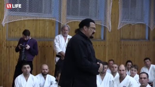 Стивен Сигал дает мастер-класс по айкидо