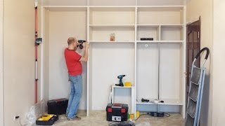 Шкаф встроенный с распашными зеркальными дверьми