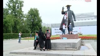 На Кирова надели мантию