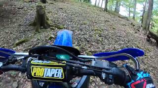 Enduro útivist með vinum í sólinni