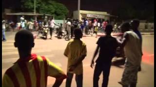 Courses de moto anarchiques à Ouagadougou (Burkina Faso)