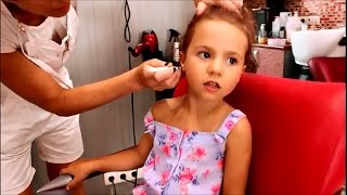 Прокалываем уши Тае ! Taya GETS HER EARS PIERCED !