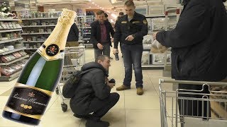 ОХРАННИК ПОСАДИЛ ПОСЛУШНОГО ПОКУПАТЕЛЯ НА БУТЫЛКУ ! ТЕРПИЛА ЛИЖЕТ ЖОПУ ТУПЫМ ЧОПам !