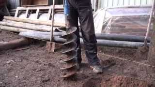 Бензобур ADA Ground Drill-7 в работе