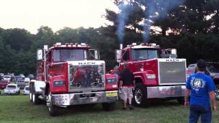 Mack Superliner V8 Idle