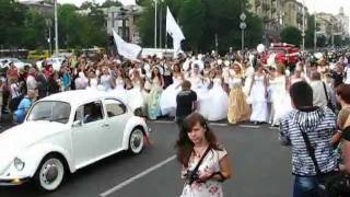 Парад невест под конвоем байкеров