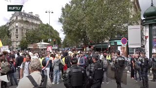 LIVE: Parisians gather for new round of protests against health passes, mandatory vaccination