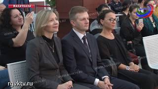 Пятьдесят иностранцев стали гражданами России