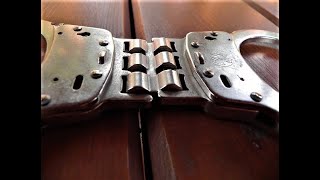 Smith & Wesson 300 Hinged Handcuffs